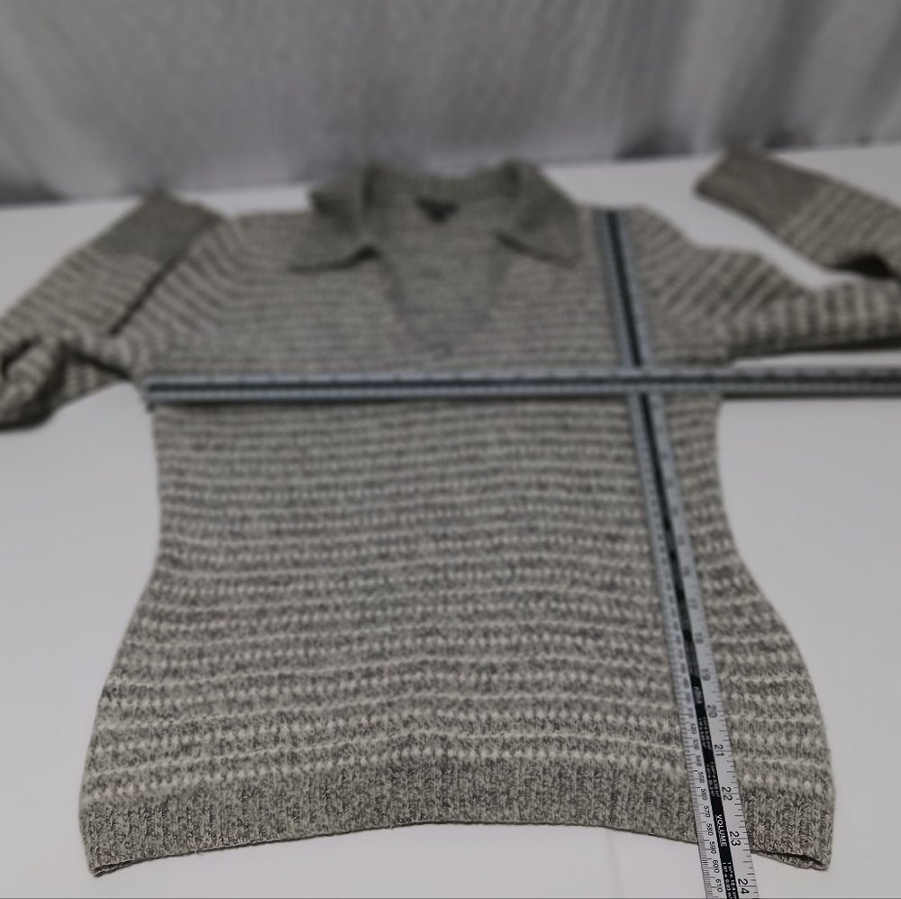 Ann Taylor Merino Wool blend Collared v neck Sweater. Ladies size L - Picture 3 of 8